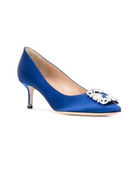 Синие сатиновые туфли с украшением от Manolo Blahnik