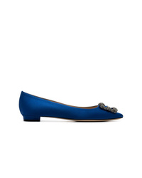Синие сатиновые туфли с украшением от Manolo Blahnik