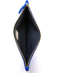 Синий замшевый клатч от Clare Vivier