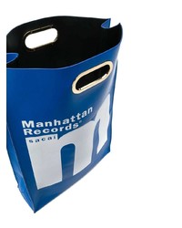 Синий кожаный клатч с принтом от Sacai