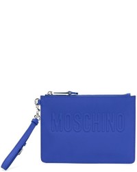 Синий кожаный клатч от Moschino