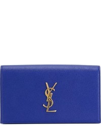 Синий кожаный клатч от Saint Laurent