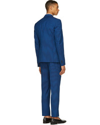 Синий костюм от Alexander McQueen
