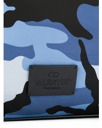 Мужской синий рюкзак с камуфляжным принтом от Valentino