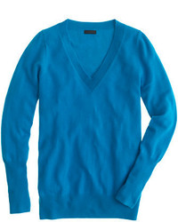Синий свитер с v-образным вырезом