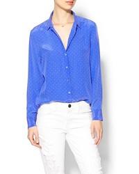 Синяя блуза на пуговицах в горошек