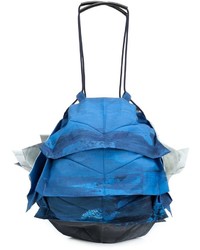 Синяя большая сумка от Issey Miyake