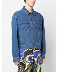 Мужская синяя джинсовая куртка с вышивкой от Moschino