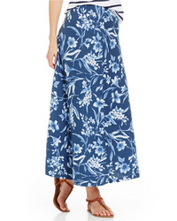 Синяя длинная юбка с цветочным принтом