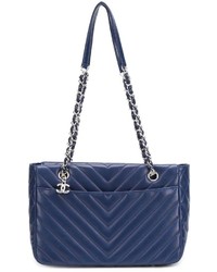 Синяя кожаная большая сумка от Chanel