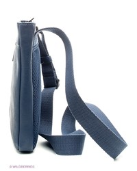 Синяя сумка почтальона от Calvin Klein