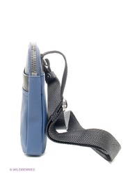 Синяя сумка почтальона от Calvin Klein