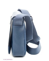 Синяя сумка почтальона от Calvin Klein