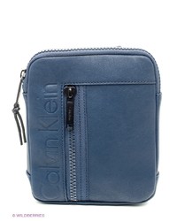 Синяя сумка почтальона от Calvin Klein