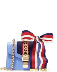 Синяя сумка с украшением
