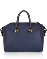 Синяя сумочка от Givenchy