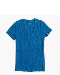 Синяя футболка с v-образным вырезом