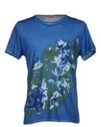 Синяя футболка с цветочным принтом