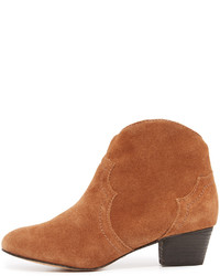 Табачные замшевые ботильоны от Schutz