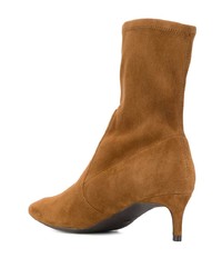 Табачные замшевые ботильоны от Stuart Weitzman