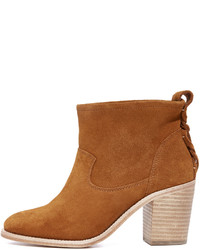 Табачные замшевые ботильоны от Soludos