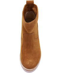 Табачные замшевые ботильоны от Soludos