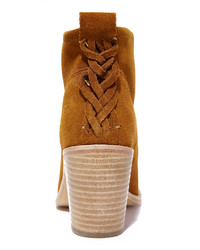 Табачные замшевые ботильоны от Soludos