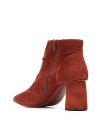 Табачные замшевые ботильоны от Chie Mihara
