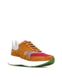 Мужские табачные замшевые кроссовки от Alexander McQueen