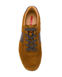 Мужские табачные замшевые низкие кеды от Prada