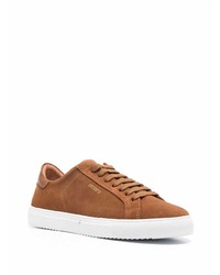 Мужские табачные замшевые низкие кеды от Axel Arigato