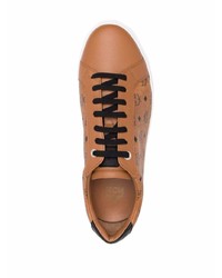 Мужские табачные кожаные низкие кеды с принтом от MCM