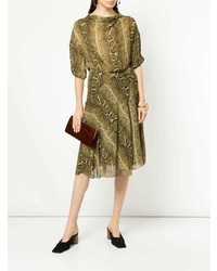 Табачный замшевый клатч от Victoria Beckham