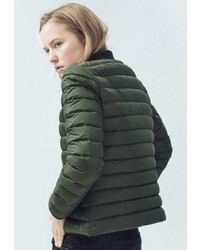 Женская темно-зеленая куртка-пуховик от Mango