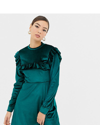 Темно-зеленое бархатное платье с пышной юбкой с рюшами от Boohoo