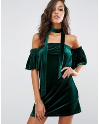 Темно-зеленое бархатное платье от Boohoo