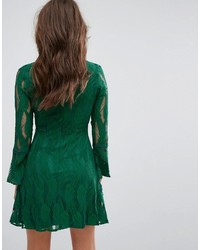 Темно-зеленое кружевное платье прямого кроя от Boohoo