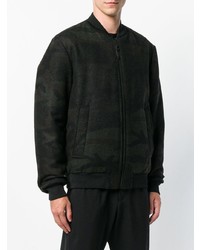 Мужской темно-зеленый бомбер с камуфляжным принтом от Woolrich