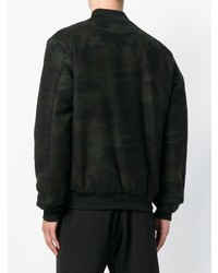 Мужской темно-зеленый бомбер с камуфляжным принтом от Woolrich