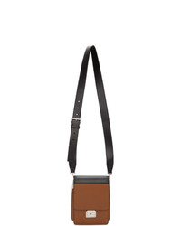 Темно-коричневая кожаная сумка почтальона от Prada