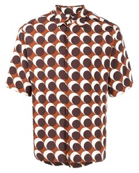 Темно-коричневая рубашка с коротким рукавом с геометрическим рисунком