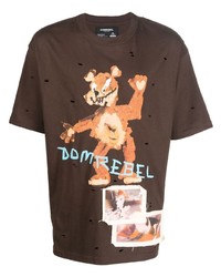 Мужская темно-коричневая футболка с круглым вырезом с принтом от DOMREBEL
