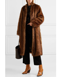 Темно-коричневая шуба от Nanushka