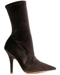 Темно-коричневые замшевые ботильоны от Yeezy