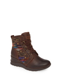Темно-коричневые кожаные ботинки на шнуровке с принтом