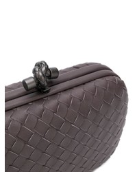 Темно-коричневый кожаный клатч от Bottega Veneta