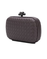 Темно-коричневый кожаный клатч от Bottega Veneta