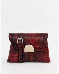 Темно-красная кожаная сумка через плечо со змеиным рисунком от Oasis