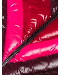 Женская темно-красная куртка-пуховик от Moncler