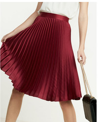 Темно-красная сатиновая юбка